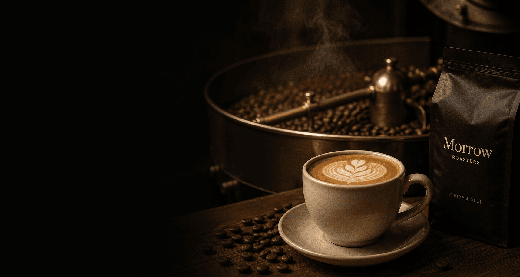 커피잔과 로스팅한 원두 패키지가 놓인 MORROW ROASTERS의 공간